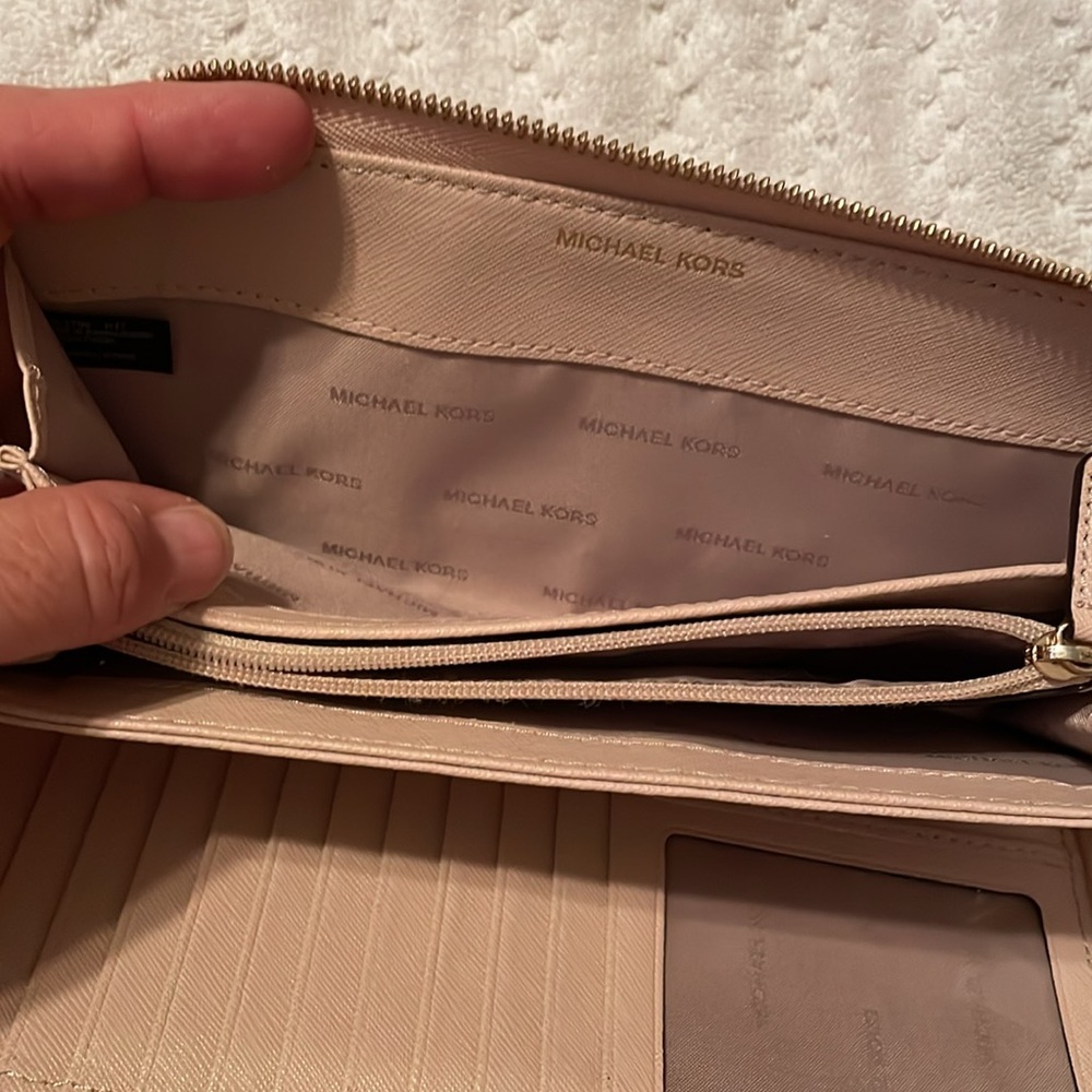 Michael Kors Continental leather wristlet in soft pink - Picture 9 of 15